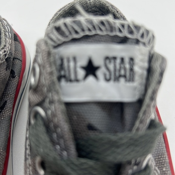 Converse Infant grey camo canvas low top Chucks. Size 4 - Picture 2 of 8